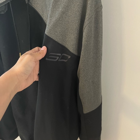 Mens Under Armour grey and black light jacket - Picture 2 of 8